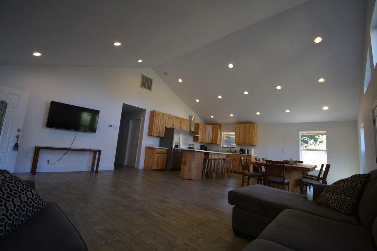 Mountain Place * Groveland